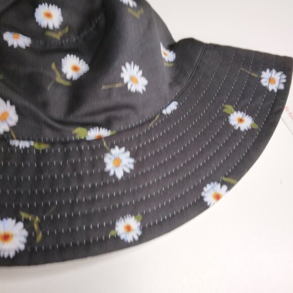 Alice +Olivia Daisy Reversible Bucket Hat NWT main image 6